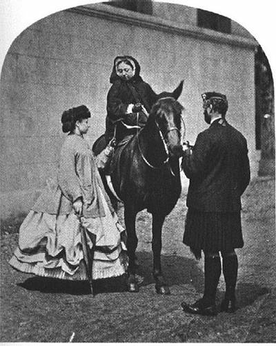 Queen Victoria, Princess Louise & Servent